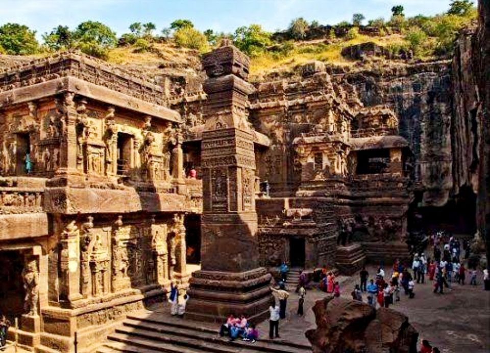 Photo of भारत के हजारों साल पुराने प्रसिद्ध मंदिर, जिनकी वास्तुकला और कलाकृति ऐसी कि आप देखते ही रह जायेंगे by Smita Yadav