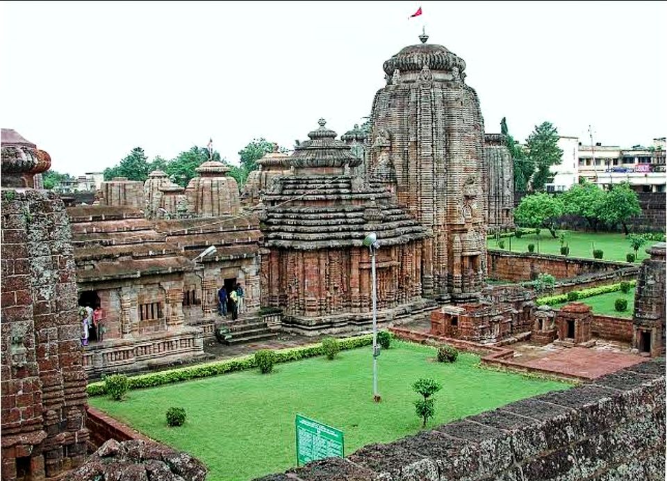 Photo of भारत के हजारों साल पुराने प्रसिद्ध मंदिर, जिनकी वास्तुकला और कलाकृति ऐसी कि आप देखते ही रह जायेंगे by Smita Yadav