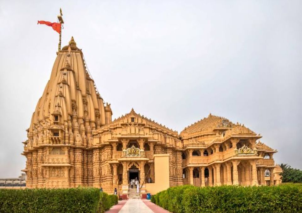 Photo of भारत के हजारों साल पुराने प्रसिद्ध मंदिर, जिनकी वास्तुकला और कलाकृति ऐसी कि आप देखते ही रह जायेंगे by Smita Yadav