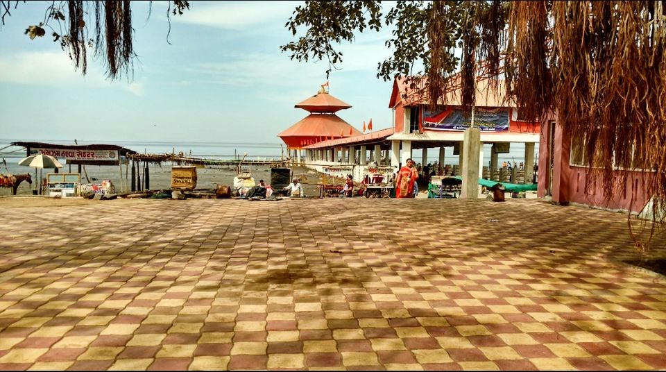 Photo of ऐसा चमत्कारी मंदिर जो पलक झपकते हो जाता हैं सामने से गायब, जानिए इस अनोखे मंदिर का प्राचीन रहस्य? by Smita Yadav