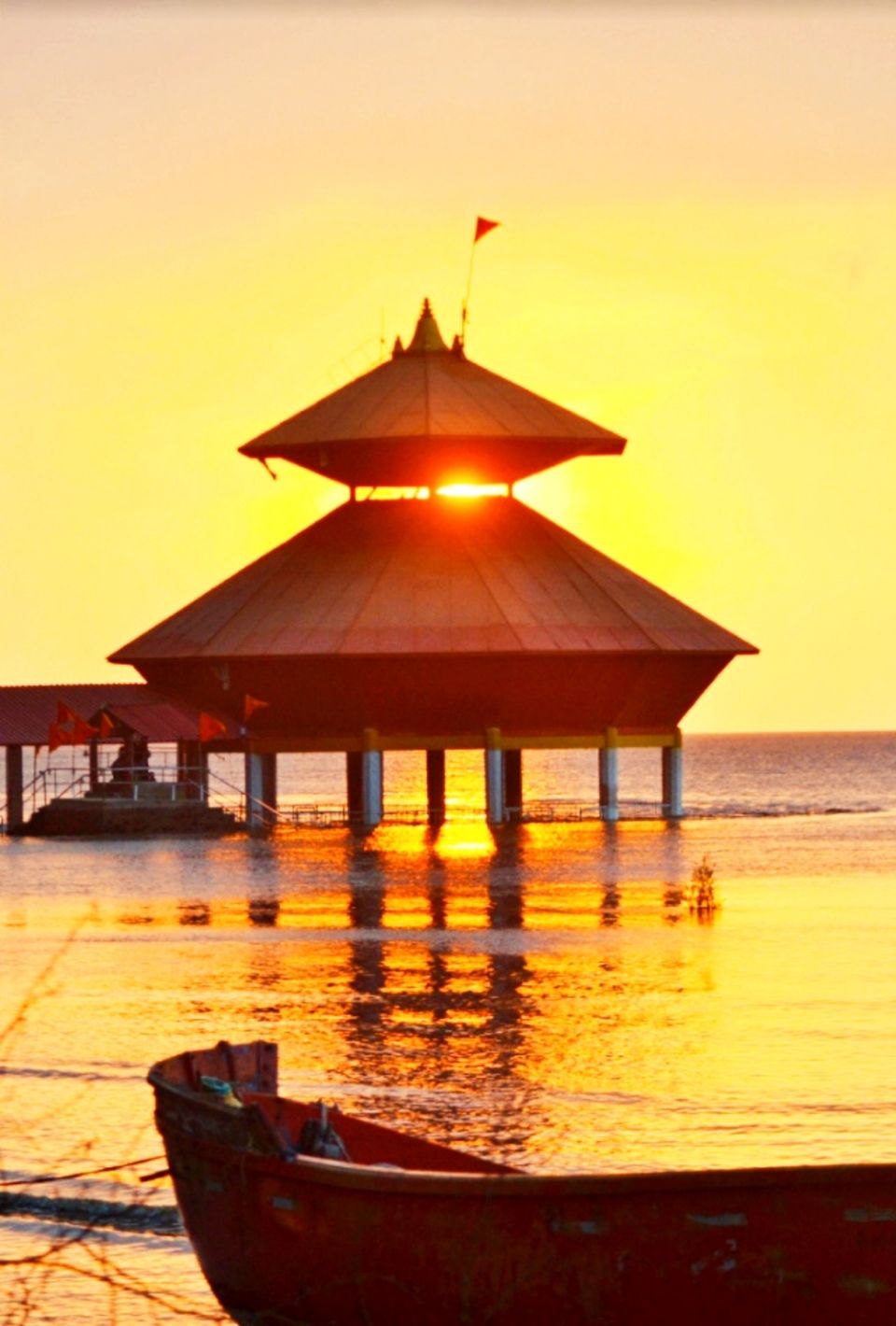 Photo of ऐसा चमत्कारी मंदिर जो पलक झपकते हो जाता हैं सामने से गायब, जानिए इस अनोखे मंदिर का प्राचीन रहस्य? by Smita Yadav