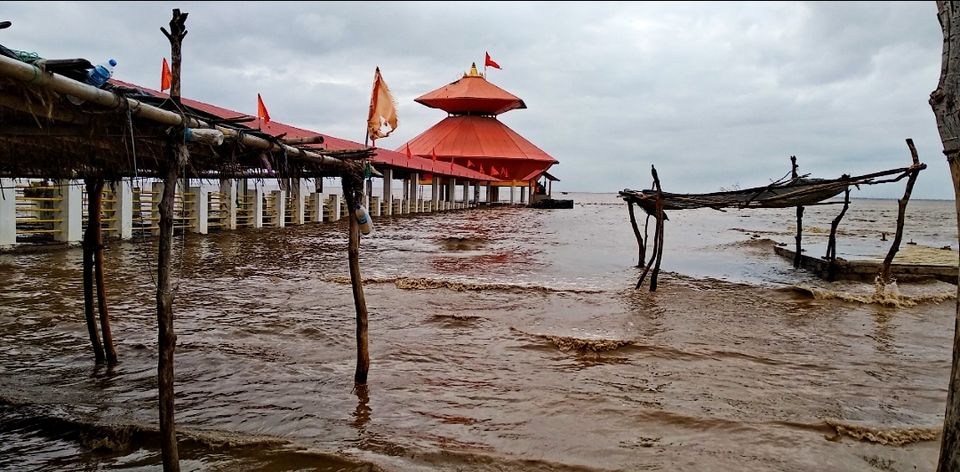 Photo of ऐसा चमत्कारी मंदिर जो पलक झपकते हो जाता हैं सामने से गायब, जानिए इस अनोखे मंदिर का प्राचीन रहस्य? by Smita Yadav