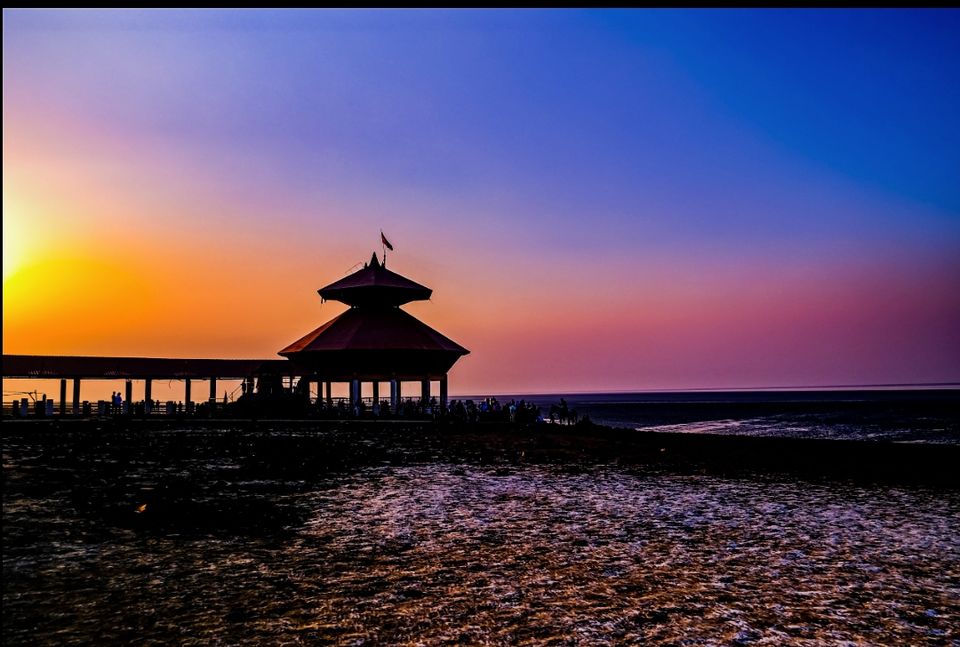 Photo of ऐसा चमत्कारी मंदिर जो पलक झपकते हो जाता हैं सामने से गायब, जानिए इस अनोखे मंदिर का प्राचीन रहस्य? by Smita Yadav