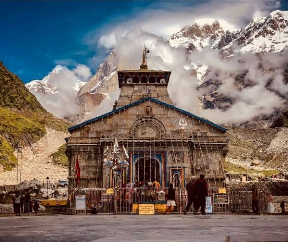 Photo of सावन में घूमने के साथ ज़रूर करें इन बेहतरीन जगहों पर स्थित शिव मंदिरों के दर्शन, आनंद होगा दुगुना by Smita Yadav