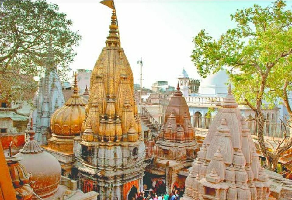 Photo of सावन में घूमने के साथ ज़रूर करें इन बेहतरीन जगहों पर स्थित शिव मंदिरों के दर्शन, आनंद होगा दुगुना by Smita Yadav
