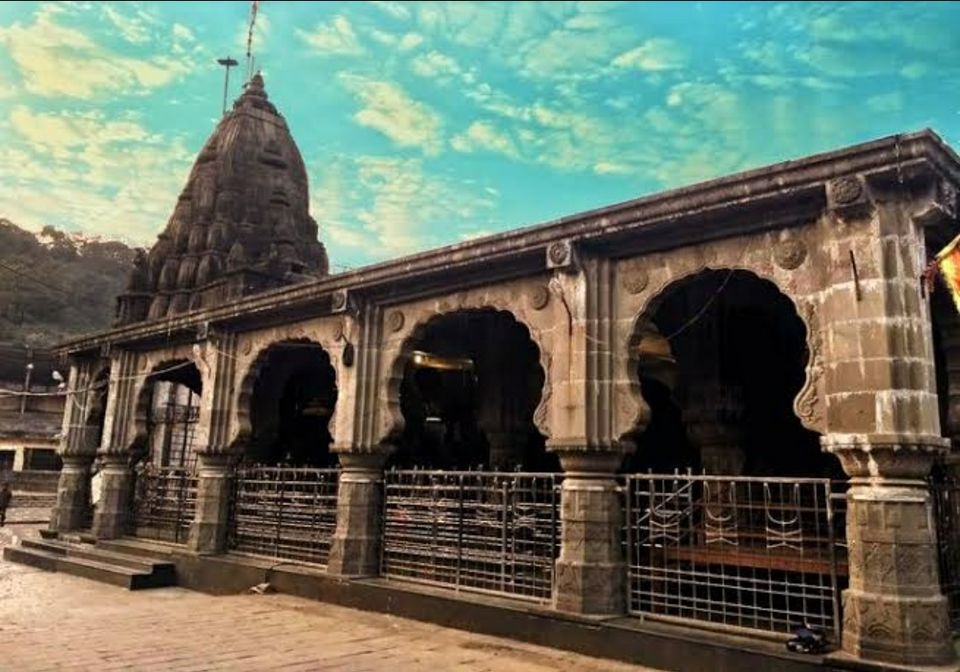 Photo of सावन में घूमने के साथ ज़रूर करें इन बेहतरीन जगहों पर स्थित शिव मंदिरों के दर्शन, आनंद होगा दुगुना by Smita Yadav