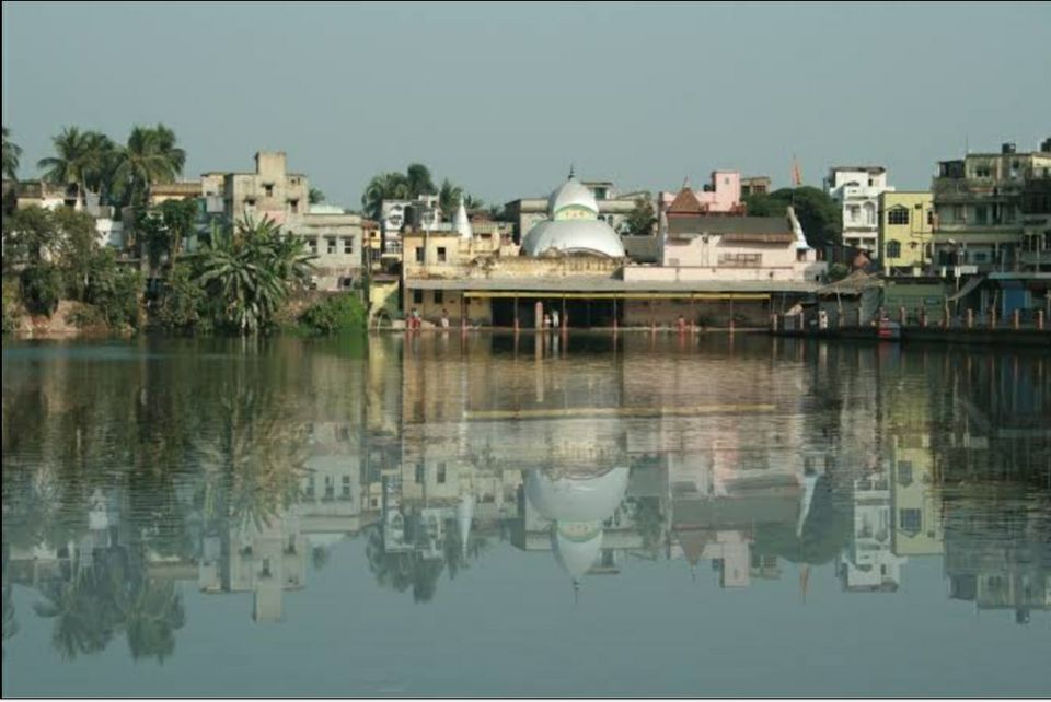 Photo of सावन में घूमने के साथ ज़रूर करें इन बेहतरीन जगहों पर स्थित शिव मंदिरों के दर्शन, आनंद होगा दुगुना by Smita Yadav