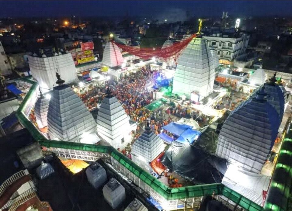 Photo of सावन में घूमने के साथ ज़रूर करें इन बेहतरीन जगहों पर स्थित शिव मंदिरों के दर्शन, आनंद होगा दुगुना by Smita Yadav