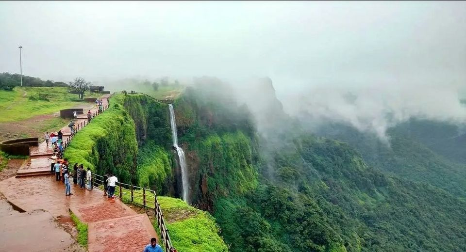 Photo of अगर आप भी लेना चाहते हैं बारिश के फुहारों का मजा, तो अंबोली हिल से बेहतर और कोई जगह नहीं by Smita Yadav