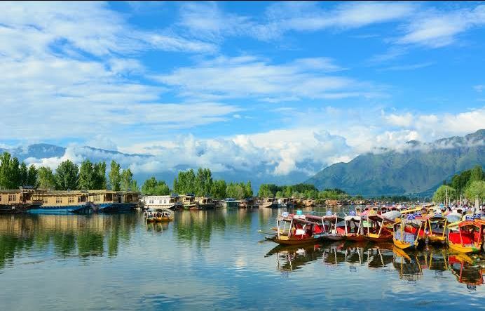 Photo of अगर आप भी सितंबर में कहीं घूमने का प्लान बना रहे हैं तो भारत की इन खूबसूरत जगहों पर ज़रूर पहुंचे by Smita Yadav