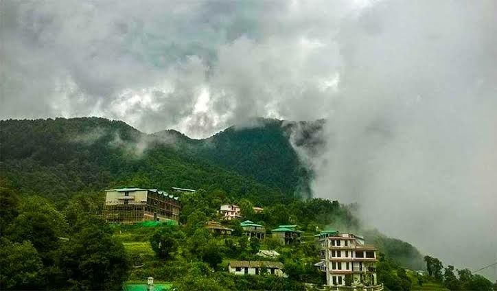 Photo of जानिए लखनऊ के पास मौजूद इन खास हिल स्टेशनों के बारे में, इन छुट्टियों में आप भी करने जा सकते हैं मजे by Smita Yadav