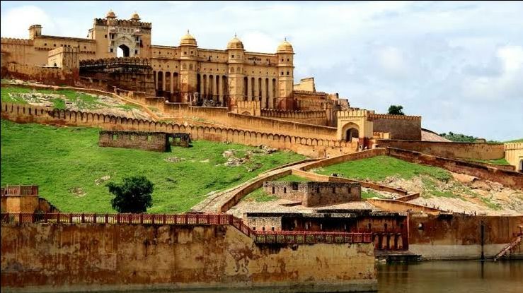 Photo of अगर आप गर्लफ्रेंड के साथ कहीं घूमने जाने की सोच रहे हैं, तो इन खूबसूरत जगहों पर कुछ लम्हें बिताएं by Smita Yadav