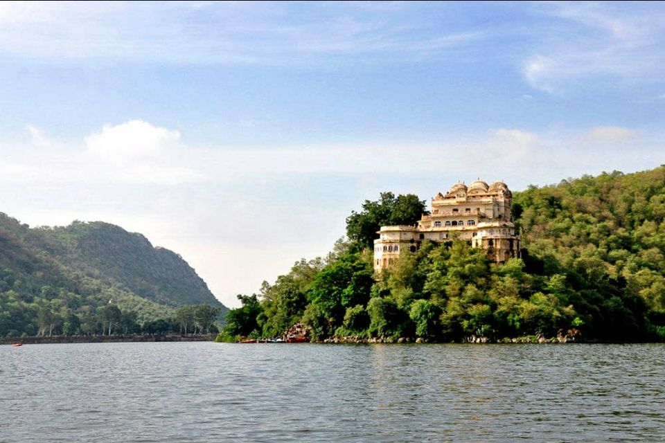 Photo of वर्ल्ड टूरिज्म डे स्पेशल- विदेशों में घूमने की बजाय पहले अपने देश की खूबसूरती भी एक बार निहार लें by Smita Yadav