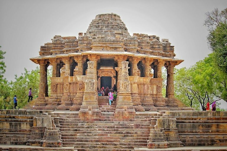 Photo of छठ पूजा स्पेशल: देखनी हो छठ पूजा की धूम, तो इन प्रसिद्ध सूर्य मंदिरों में जाकर करें दर्शन by Smita Yadav