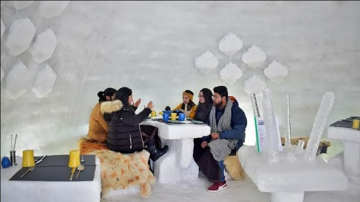 Photo of गुलमर्ग में बनाया गया दुनिया का सबसे ऊंचा इग्लू रेस्टोरेंट,नजारे देखकर आप भी हो उठेंगे रोमांचित by Smita Yadav