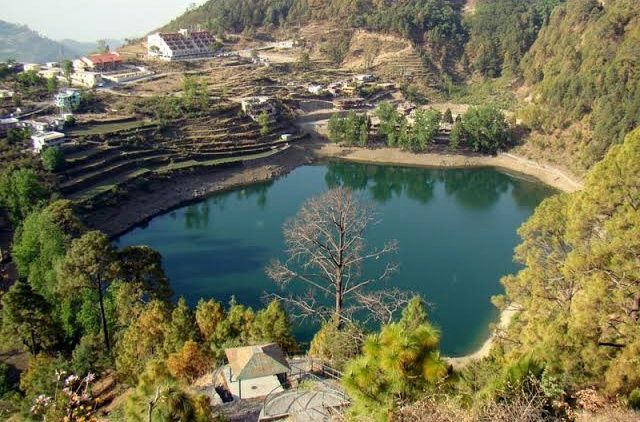 Photo of पार्टनर को हिल स्टेशन पर हर बार घूमाकर न करें बोर, इस बार घूमा लाएं उत्तराखंड की इन अनोखी जगहों पर by Smita Yadav