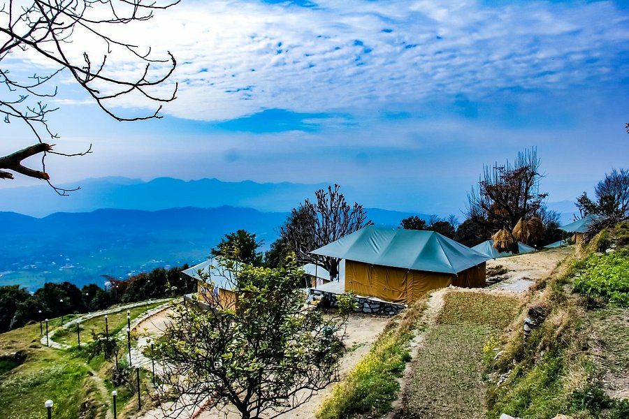 Photo of पार्टनर को हिल स्टेशन पर हर बार घूमाकर न करें बोर, इस बार घूमा लाएं उत्तराखंड की इन अनोखी जगहों पर by Smita Yadav