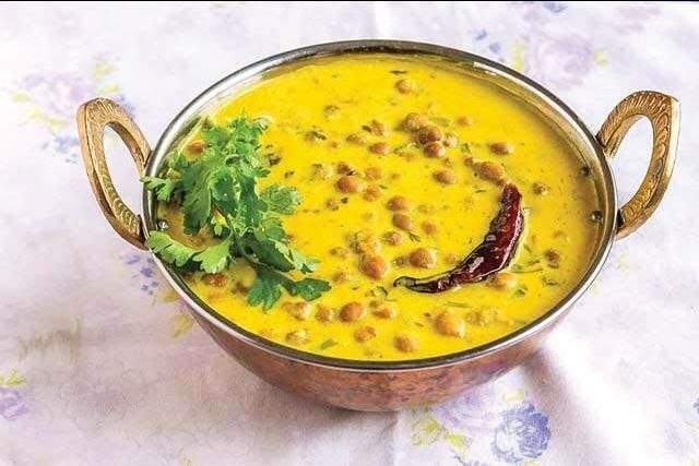Photo of यात्रा के मजे को करना हो दोगुना, तो जैसलमेर के इन लजीज स्ट्रीट फूड्स को ज़रूर ट्राई करें by Smita Yadav