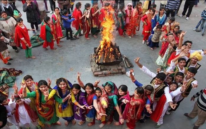 Photo of लोहड़ी पर बना रहे हैं घूमने का प्लान, तो ये खूबसूरत जगह कर रही हैं आपका इंतजार by Smita Yadav