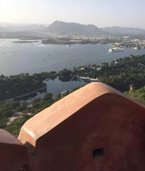 Photo of Sajjangarh fort udaipur, Sajjangarh, Rajasthan, India by Yamini Iyer