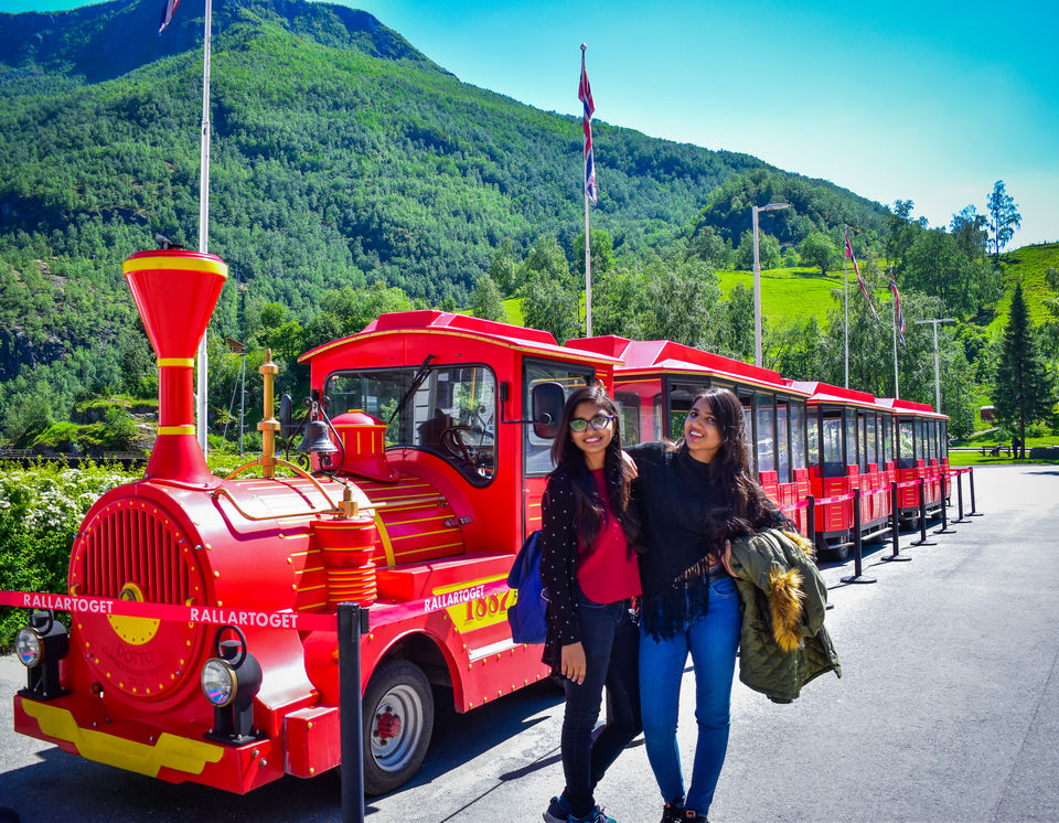 Photo of These Two Sisters Went on One of the Best Train Journeys in the World & The Pictures are Beautiful! by Shivangi Johri