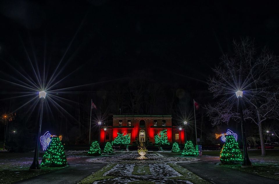 Photo of The Amazing Niagara Winter Festival of Lights – Illuminating & Inspiring! 4/5 by travelingworldwide123