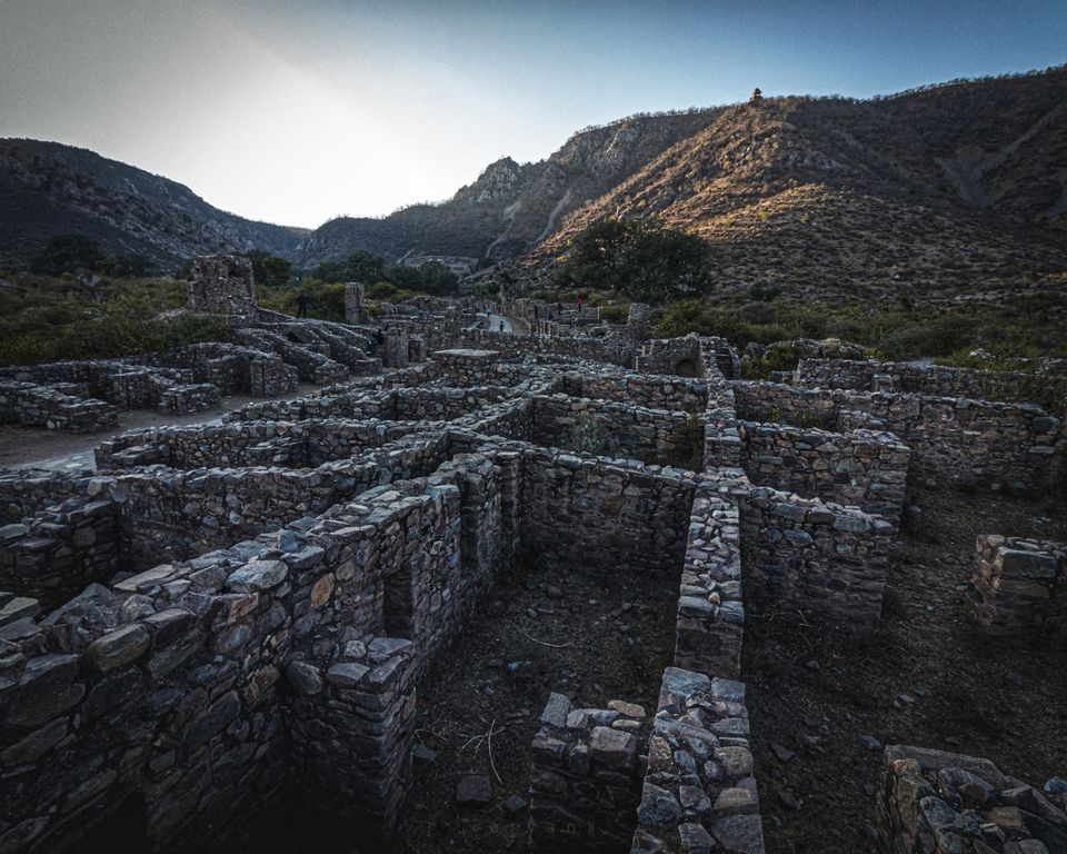 Photo of Exploring Bhangarh, One of the Most Haunted Places in India! 5/10 by Aryan Supertramp