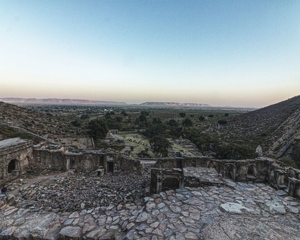 Photo of Exploring Bhangarh, One of the Most Haunted Places in India! 10/10 by Aryan Supertramp