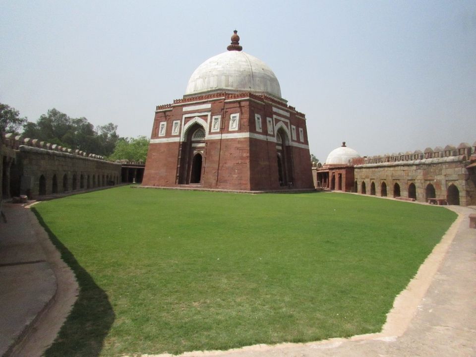 Photo of Charismatic Delhi – Tughlaqabad Fort! 8/12 by Satyaranjan Bai