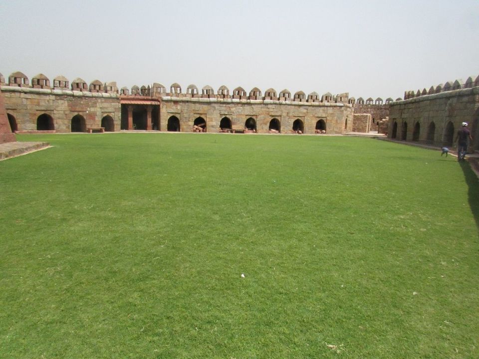 Photo of Charismatic Delhi – Tughlaqabad Fort! 9/12 by Satyaranjan Bai