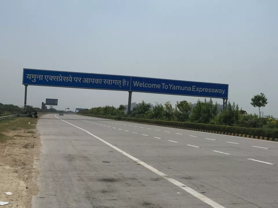 Photo of Yamuna Expressway, Yamuna Expy, Chi V, Greater Noida, Uttar Pradesh 201310, India by TheHerculeanRider