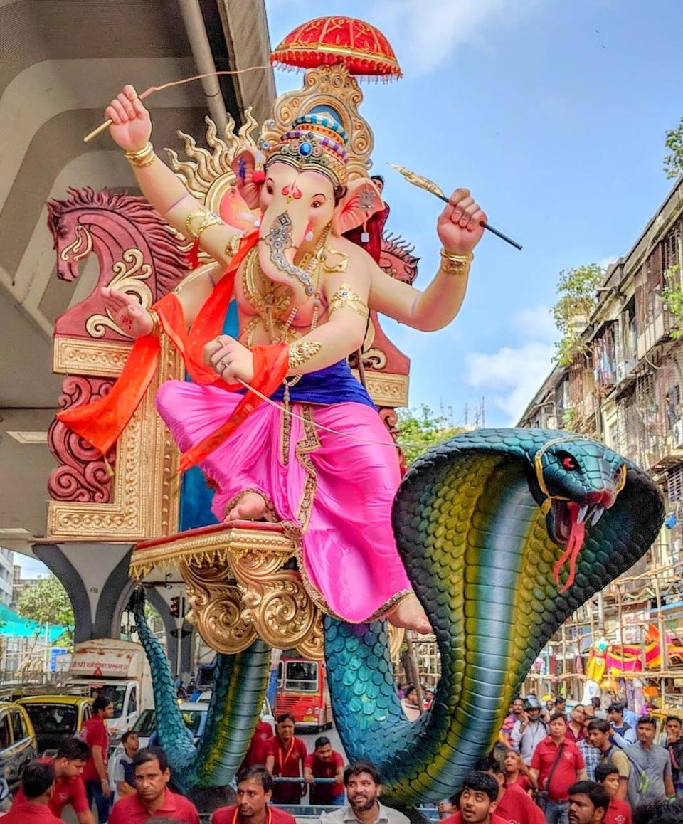 Photo of जानिए मुंबई शहर के 10 सबसे भव्य व नामचीन गणपति मंडलों के नाम और उनकी खासियतें 1/1 by रोशन सास्तिक