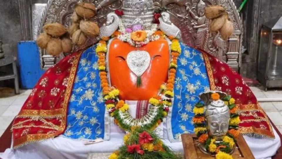 Photo of Ballaleshwar temple market, Pali, Maharashtra, India by रोशन सास्तिक