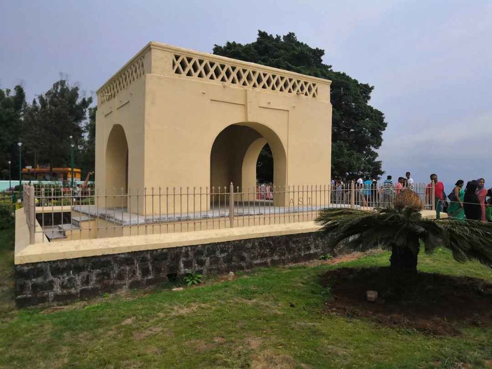 Photo of Raja's Seat, Stuart Hill, Madikeri, Karnataka, India by Aparajita