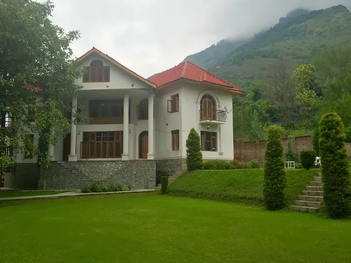 Photo of The Manor, Gupt Ganga - Ishber Road, Nishat, Srinagar by Aparajita