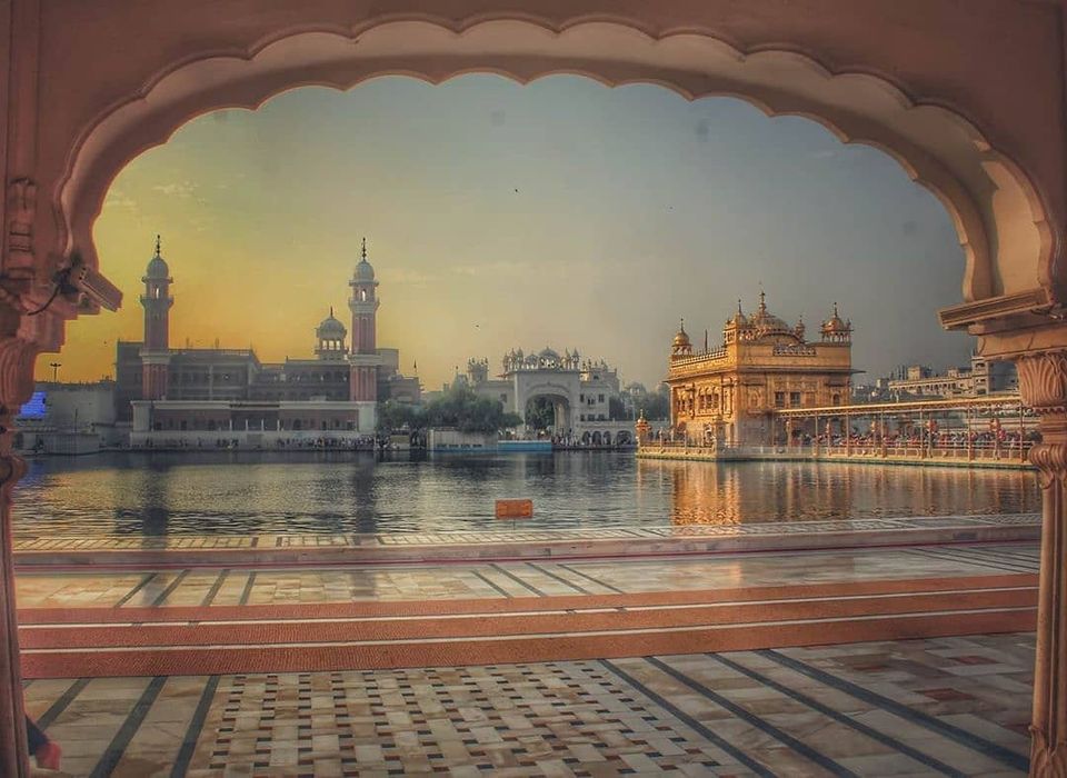 Photo of अमृतसर का स्वर्ण मंदिर तो सबको पता है, पर क्या आप दक्षिण के इस स्वर्ण मंदिर के बारे में जानते हैं? by Aditya Mukesh Mishra