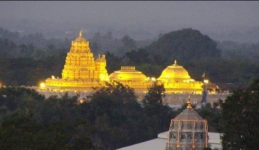 Photo of अमृतसर का स्वर्ण मंदिर तो सबको पता है, पर क्या आप दक्षिण के इस स्वर्ण मंदिर के बारे में जानते हैं? by Aditya Mukesh Mishra