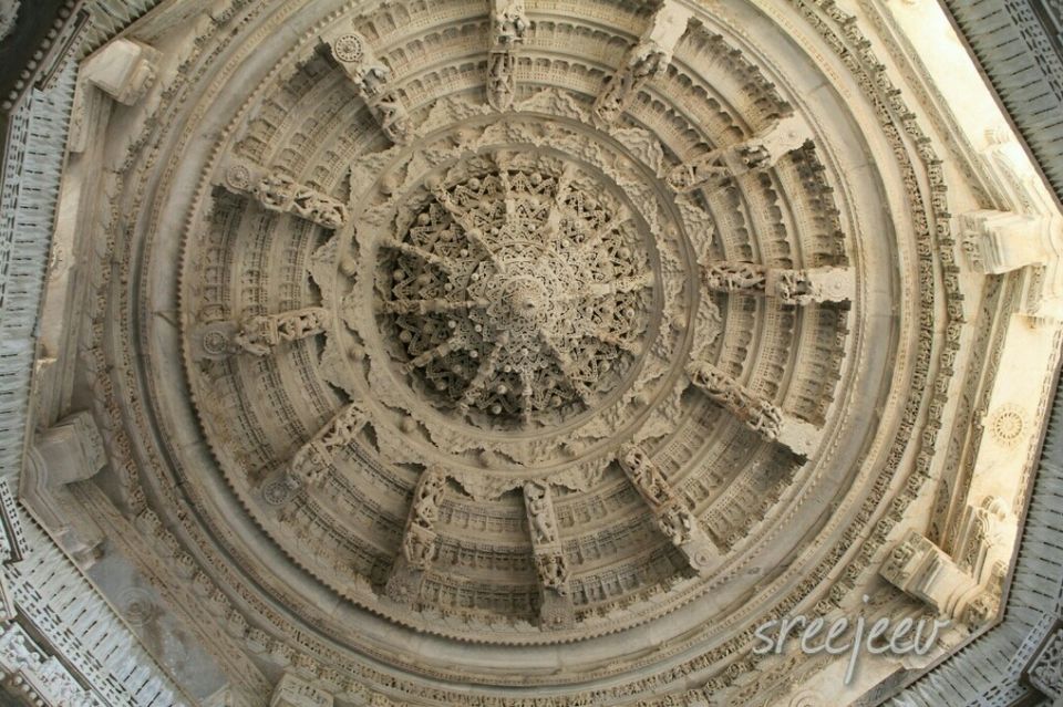 Photo of Ranakpur jain temple, an architectural wonder by Sreedevi Jeevan