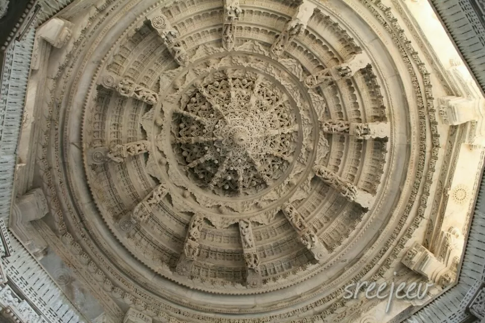 Photo of Ranakpur jain temple, an architectural wonder by Sreedevi Jeevan