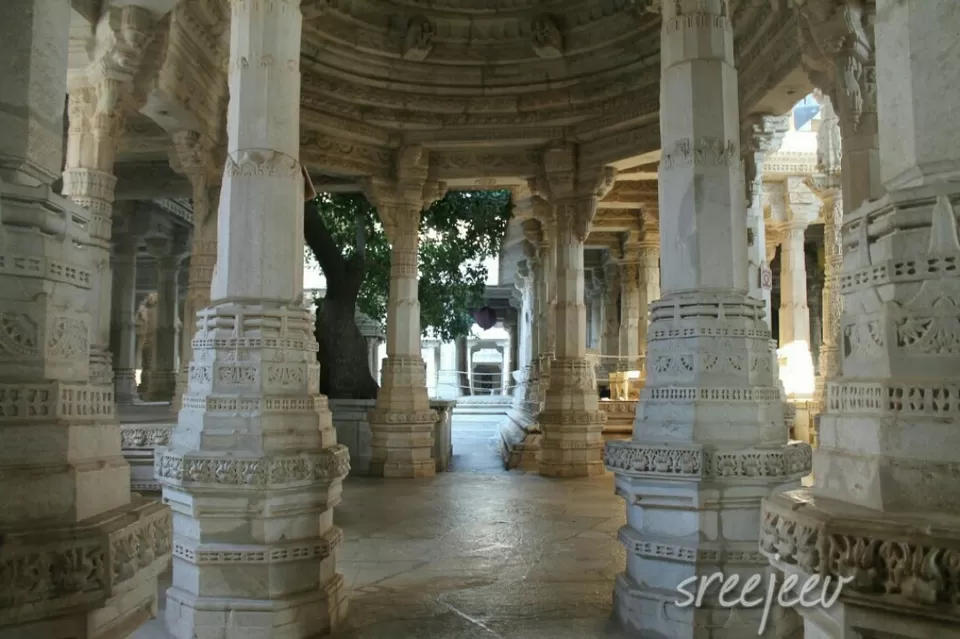Photo of Ranakpur jain temple, an architectural wonder by Sreedevi Jeevan