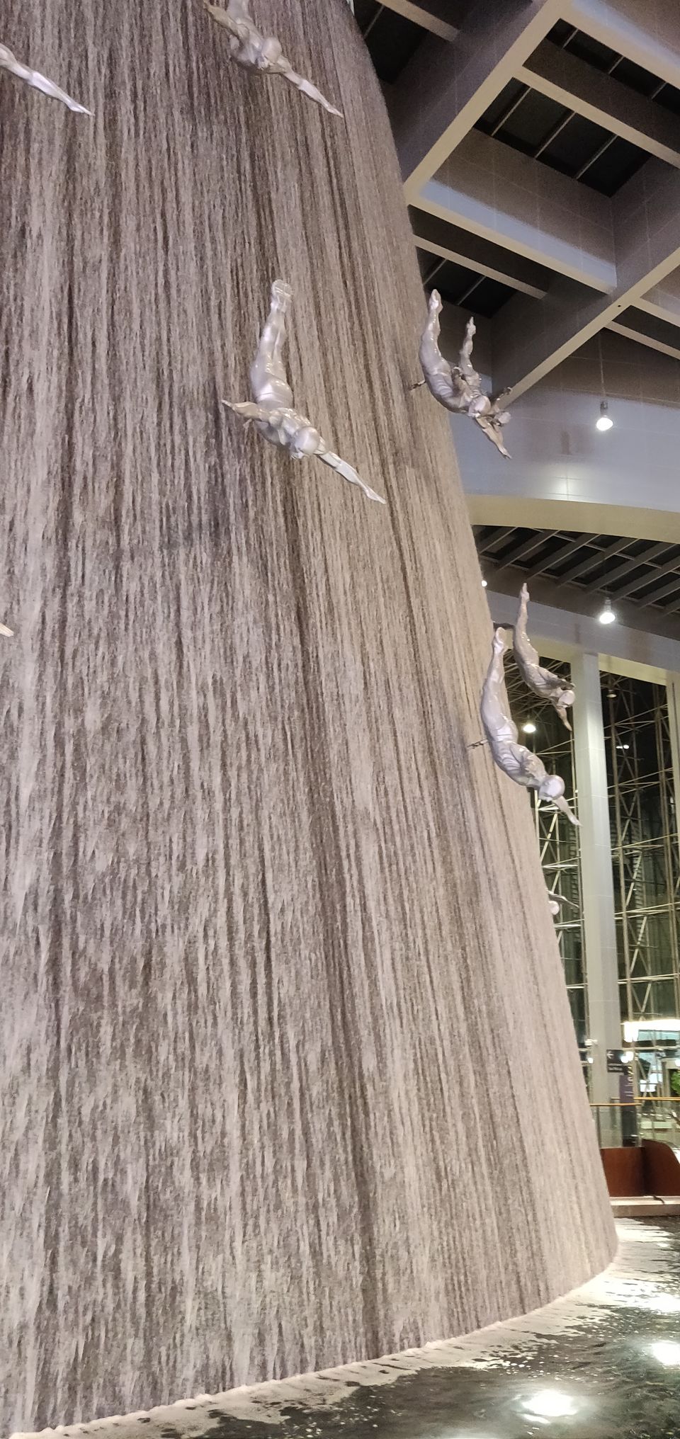 Photo of Dubai Mall Waterfall- Sculptures and surprises by Vicky_the_Explorer