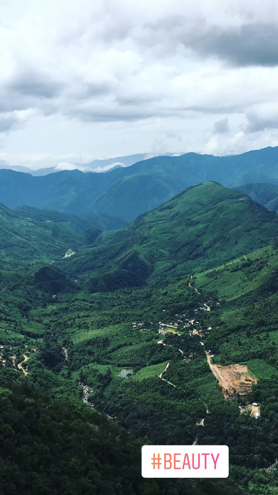 Photo of Mawjngih Lapynshongdor View Point, National Highway 206, Mawkajem, Meghalaya, India by Pratiti Ahluwalia