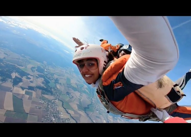Photo of How to carry out a solo sky dive without pursuing the full course 1/3 by Pratiti Ahluwalia