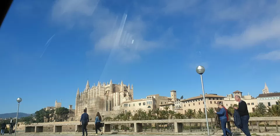 Photo of Catedral de Mallorca, Plaça de la Seu, Palma, Spain by Shilpa Shenoy