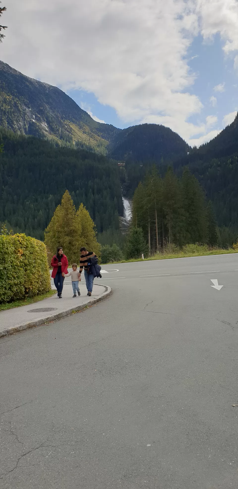 Photo of Exploring some beautiful mountain passes in Austria with Besties... by Shilpa Shenoy