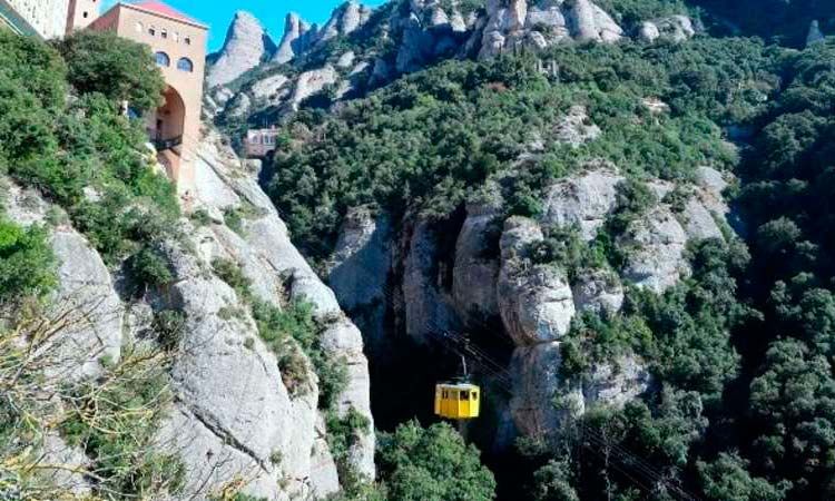 Photo of Stunning views of Montserrat 1/5 by Enotus