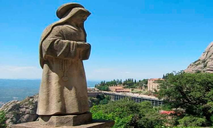 Photo of Stunning views of Montserrat 2/5 by Enotus