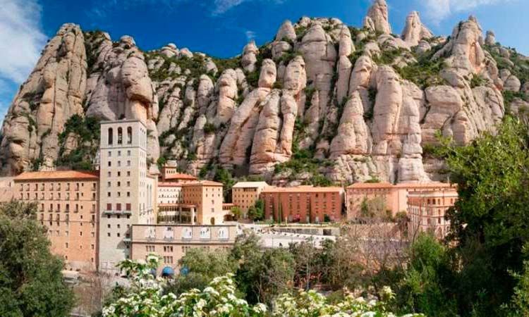 Photo of Stunning views of Montserrat 5/5 by Enotus