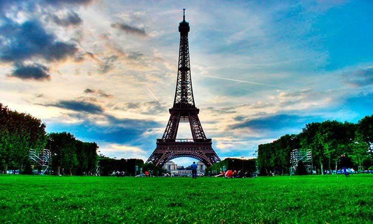 Photo of Tour to the Eiffel Tower 2/5 by Enotus