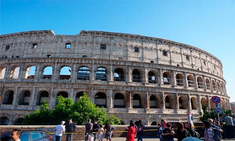 Photo of Travel to Colosseum in Rome Italy 2/5 by Enotus